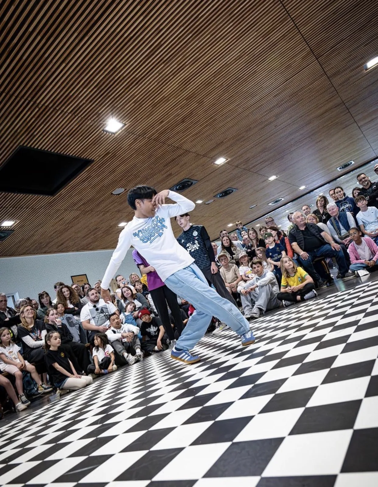 Yellow Squad — breakdance